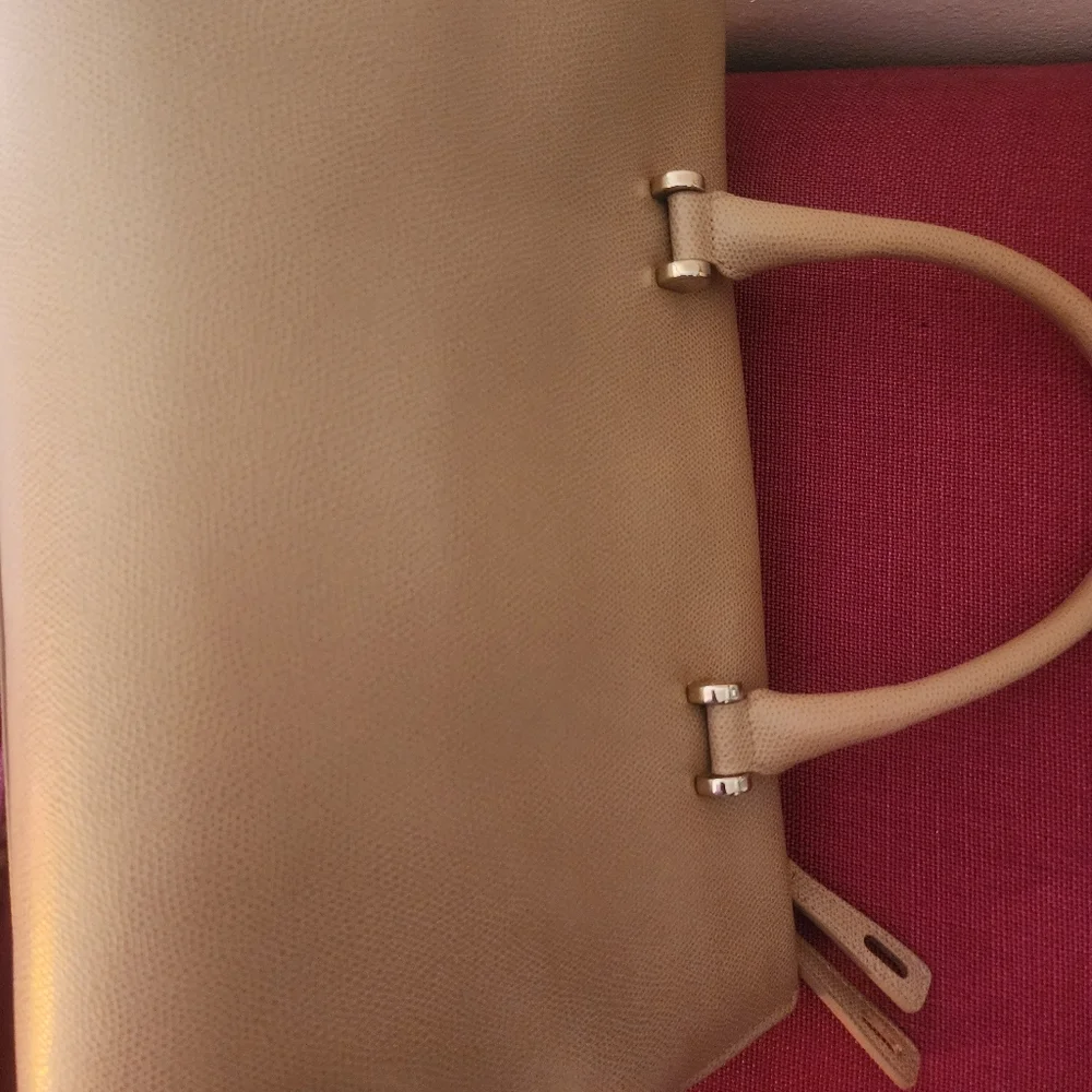 Handbag - Picture 6 of 9